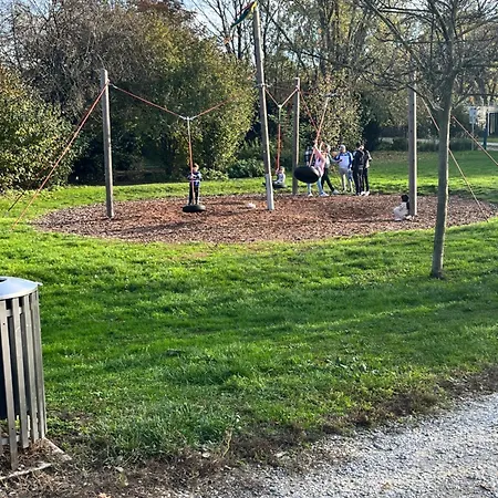 Family With Parking 아파트