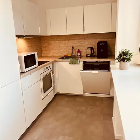 Family Apartment-free Parking *