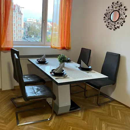 Zentrale Mit Parkplatz *