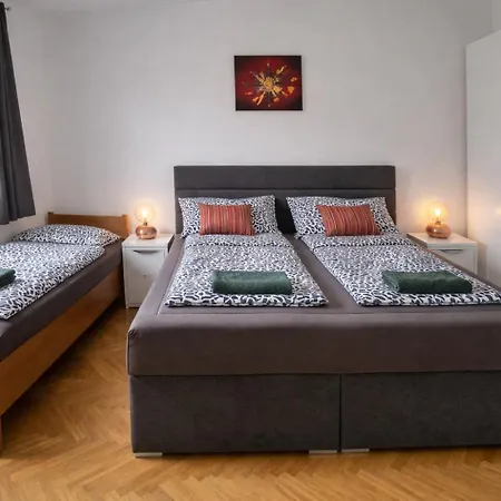 Family With Parking Apartament *